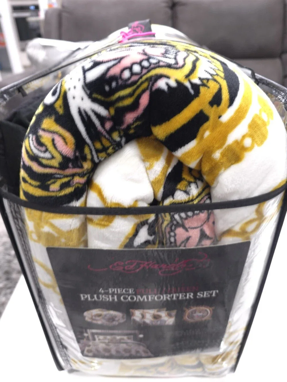 Ed Hardy Queen 4 Piece Luxurious Tiger Gold Chain Plush Comforter Set New